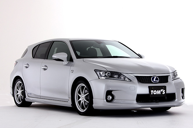 Lexus ct200h спереди